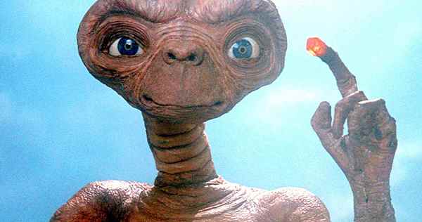 스티븐 스필버그의 외계인 영화  E.T 1982년