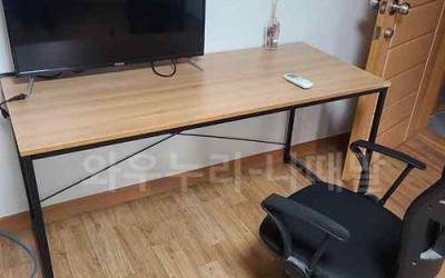 파주시 월롱면 컴퓨터 책상 철재 데이블 팝니다